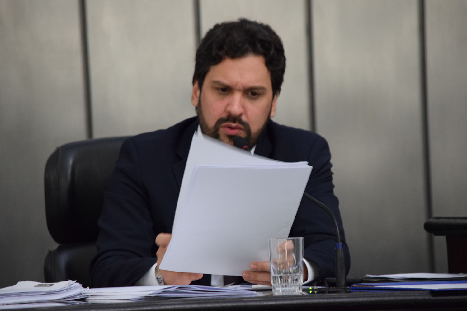 Deputado Isnaldo Bulhões faz leitura da Pauta da Sessão.JPG