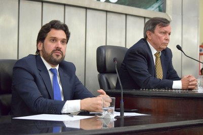 Mesa diretora foi composta pelos deputados Isnaldo Bulhões e Luiz Dantas.JPG