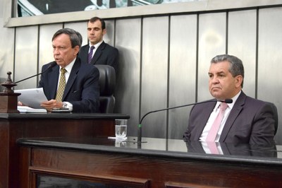 Plenário contou com a visita do presidente do Tribunal de Justiça, Washigton Luiz.JPG