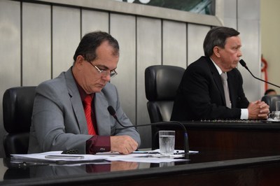 Mesa diretora foi formada pelo presidente Luiz Dantas e o deputado e vice-presidente, Ronaldo Medeiros.JPG
