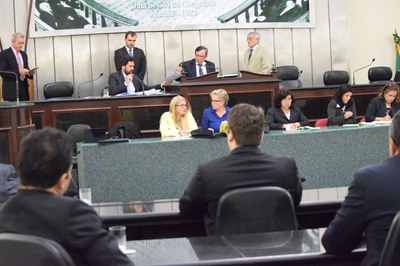 Deputados Luiz Dantas e Isnaldo Bulhões conduziram a sessão.JPG