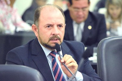 Deputado Antônio Albuquerque em pedido de aparte.JPG