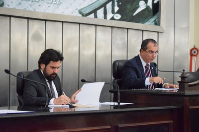 Mesa Diretora foi formada pelos deputados Isnaldo Bulhões e Ronaldo Medeiros.JPG