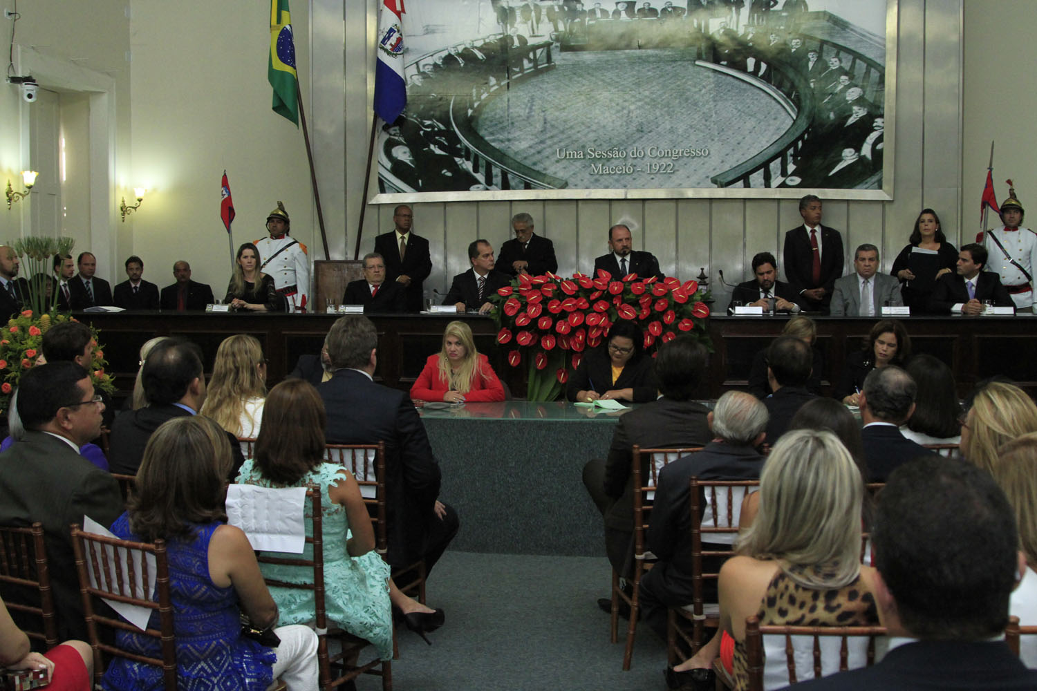 Plenário da Assembleia durante posse dos deputados e eleição da Mesa Diretora 1.jpg