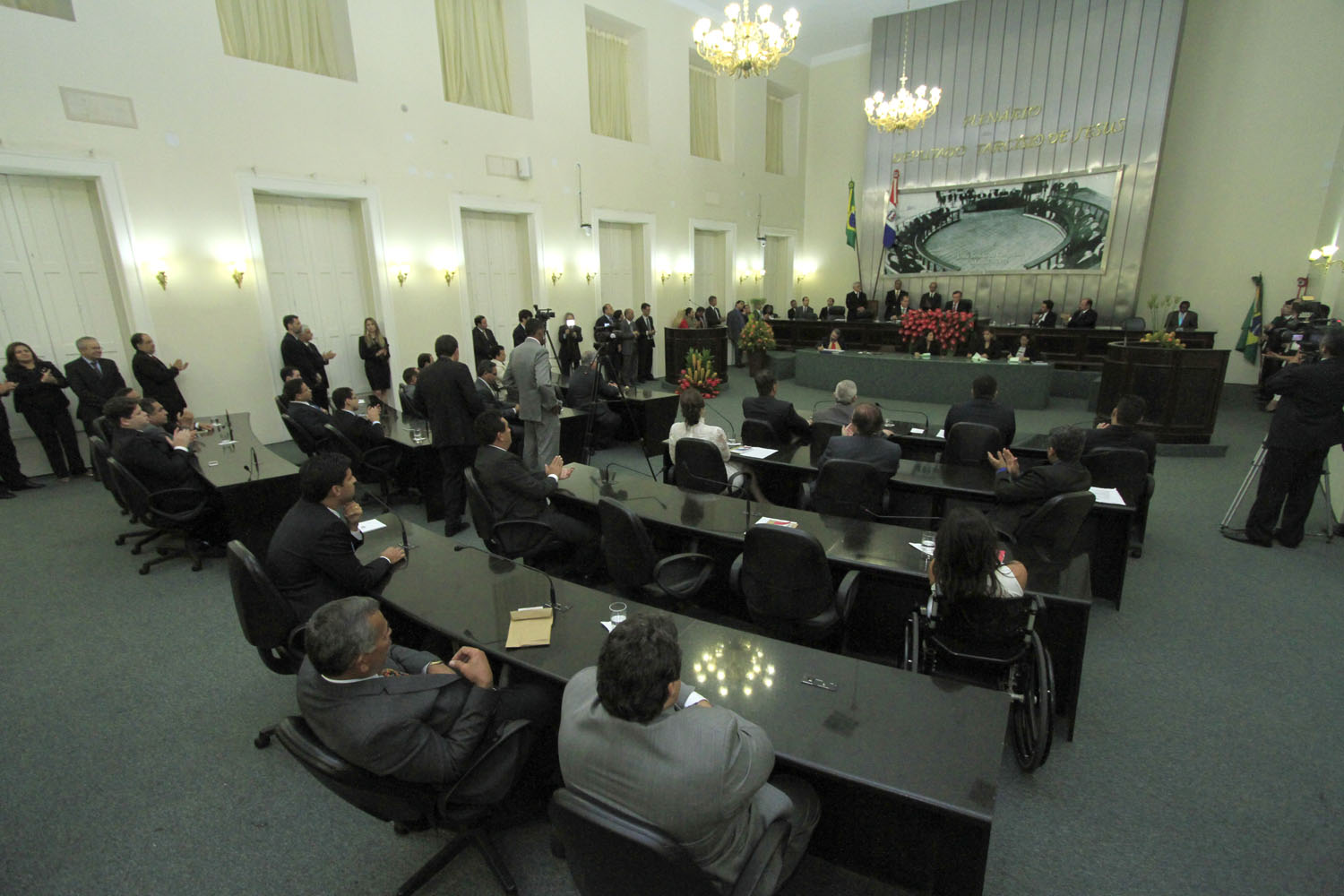 Plenário da Assembleia durante posse dos deputados e eleição da Mesa Diretora.jpg