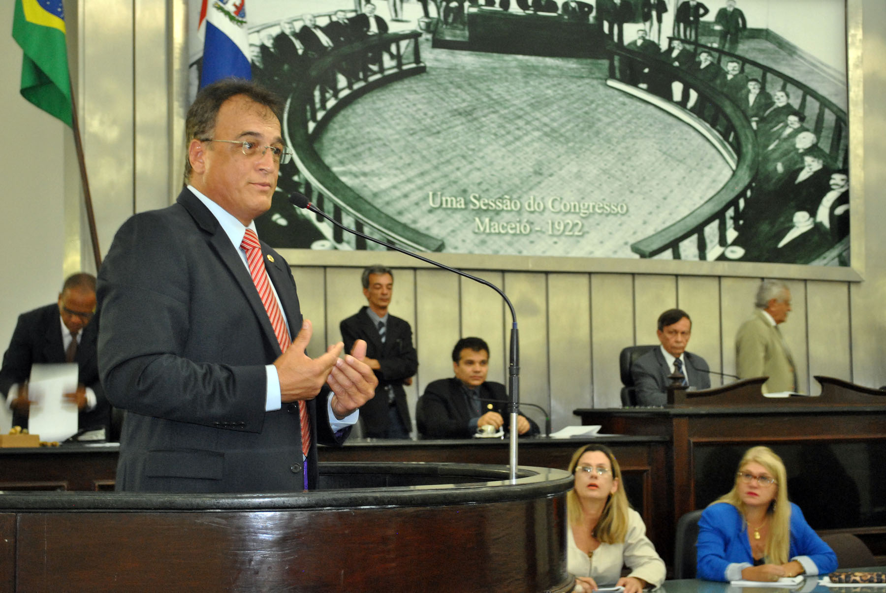 Deputado Galba Novaes durante sessão extraordinária.jpg