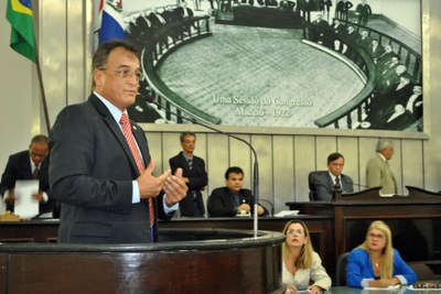 Deputado Galba Novaes durante sessão extraordinária.jpg