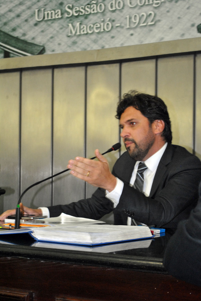 Deputado Isnaldo Bulhões durante sessão nesta quarta-feira, 11.jpg