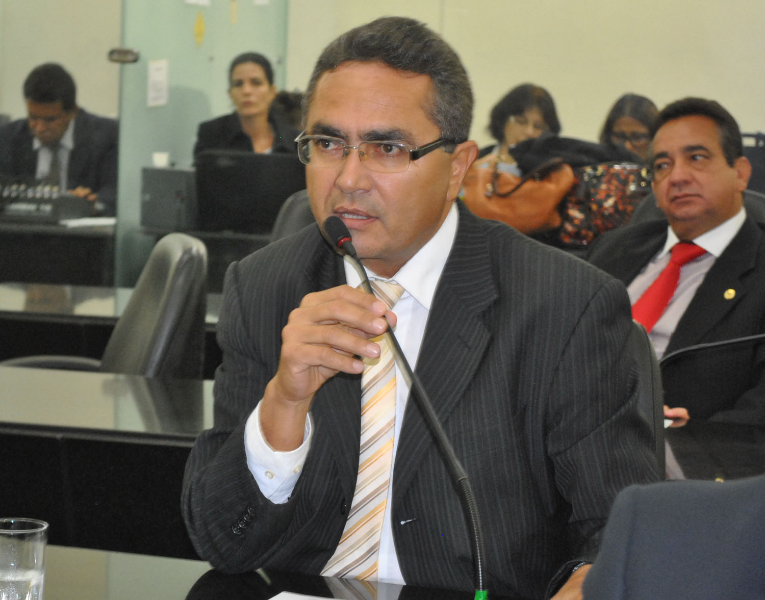 Deputado Francisco Tenório durante sessão ordinária.jpg