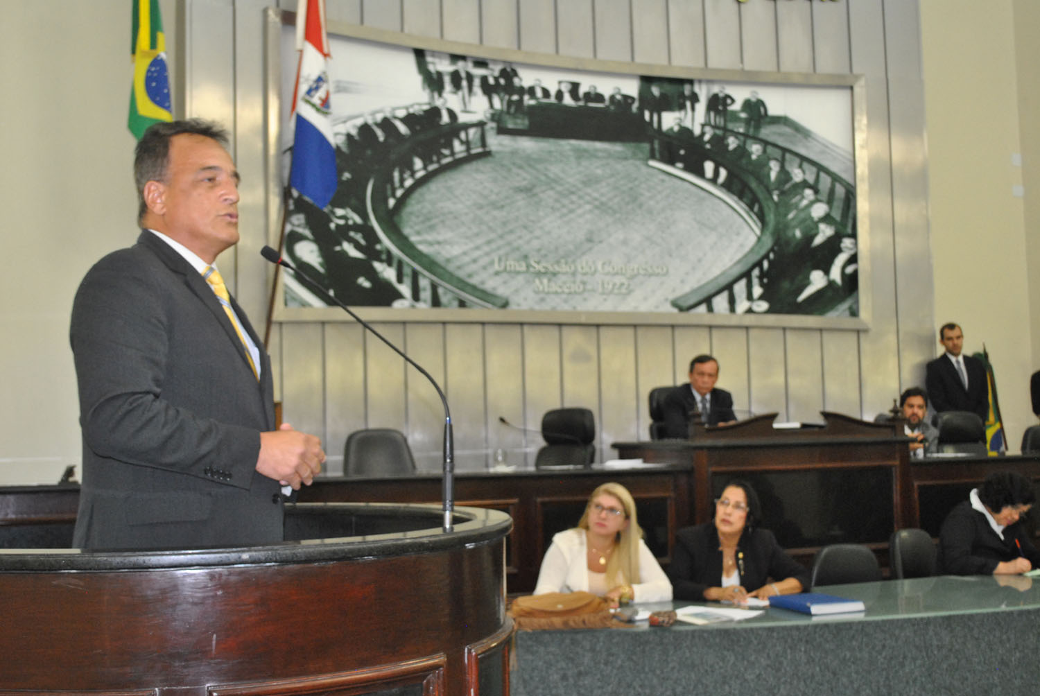 Deputado Galba Novaes durante sessão ordinária.jpg