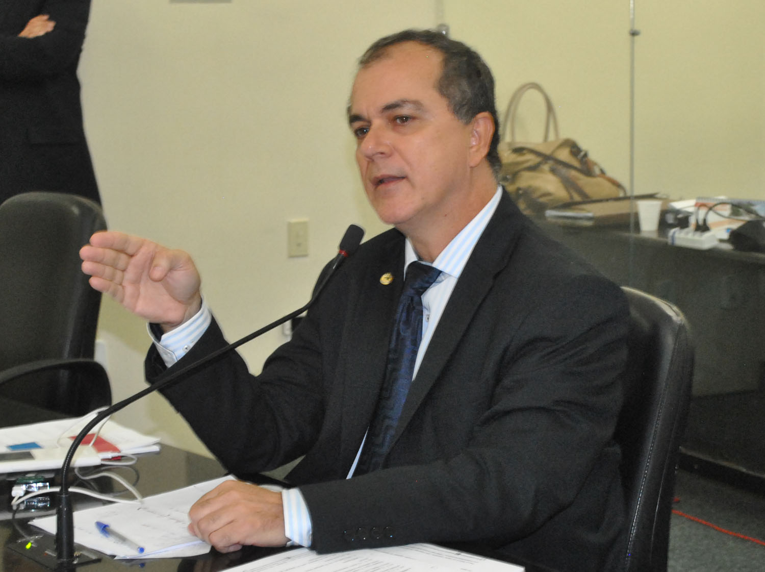 Deputado Ronaldo Medeiros durante sessão ordinária.jpg