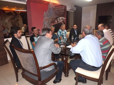 Reunião com representantes de pequenos produtores de Batalha e técnicos da Adeal 2.jpg