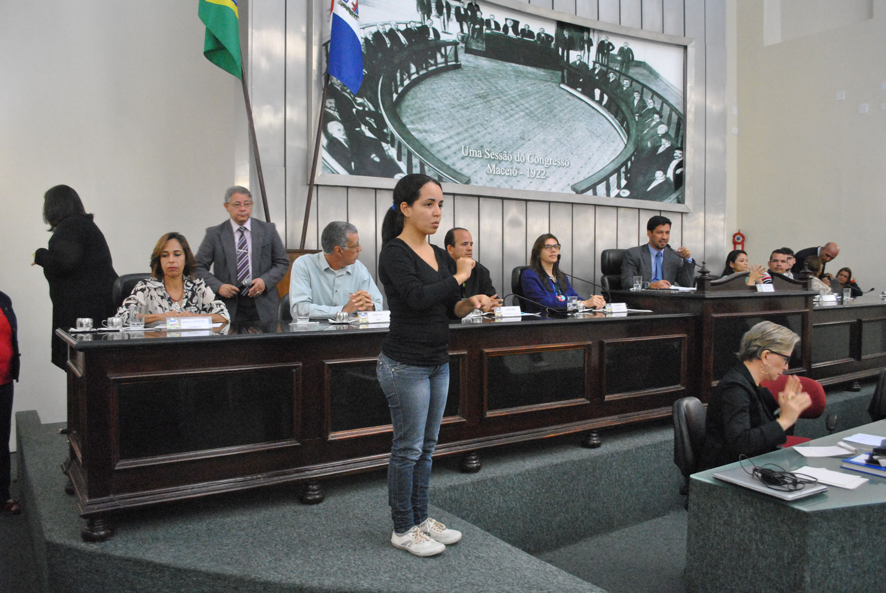 Deputado Rodrigo Cunha (centro), propositor da sessão .jpg