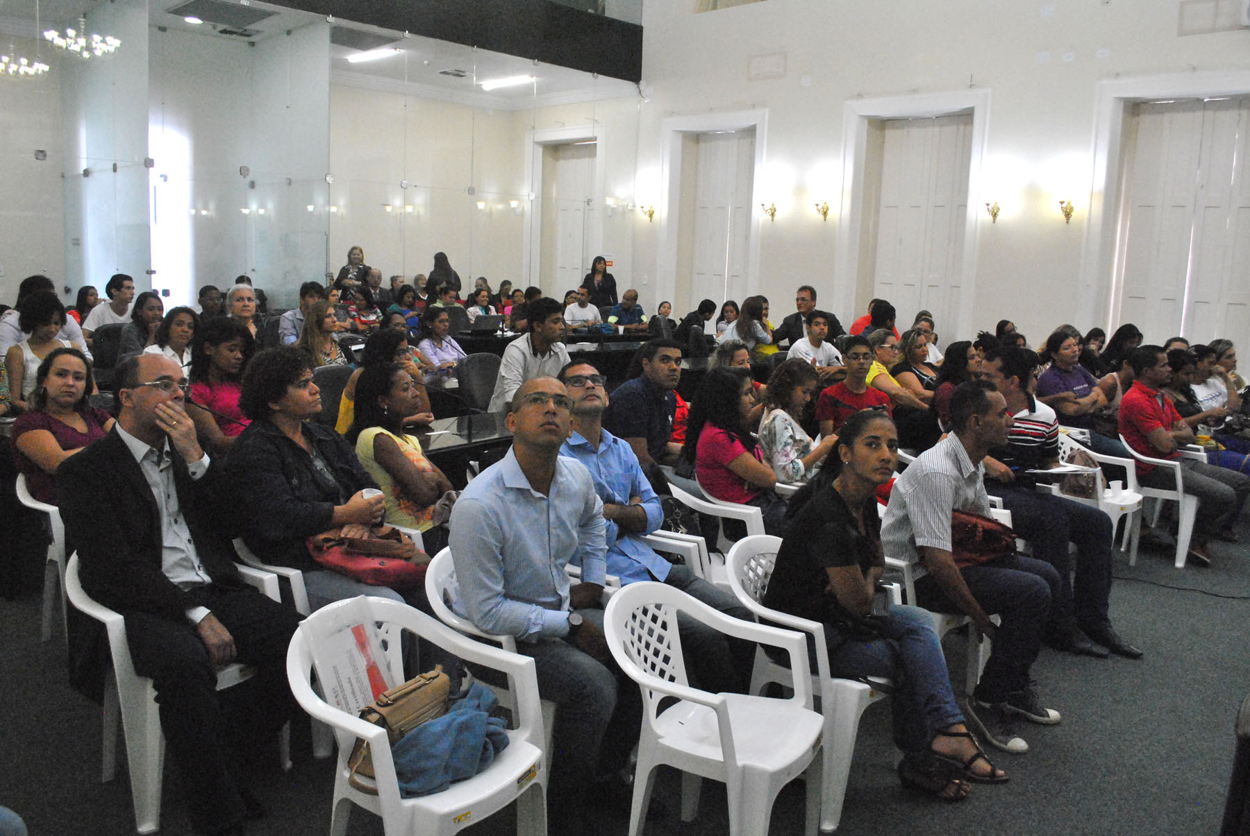 Plenário da Assembleia durante sessão especial (2).jpg