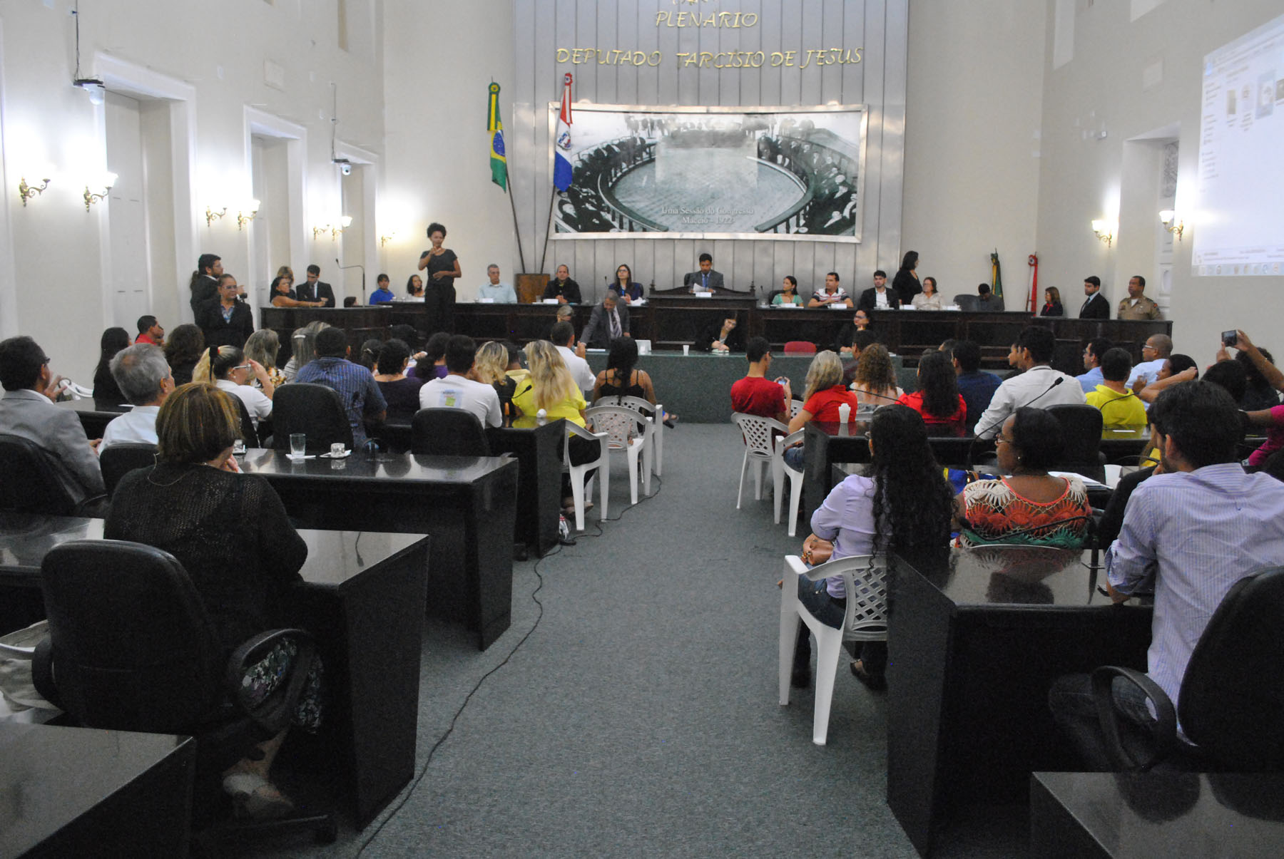 Plenário da Assembleia durante sessão especial (3).jpg