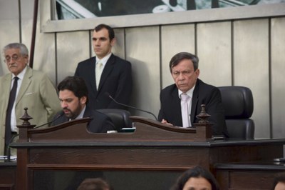 Deputados Luiz Dantas e Isnaldo Bulhões conduziram a sessão.JPG