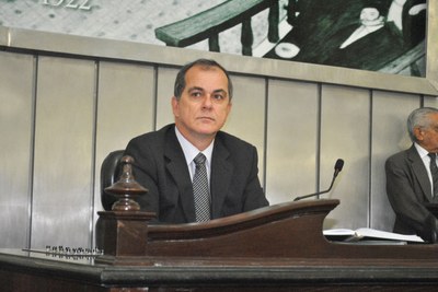 Deputado Ronaldo Medeiros presidindo a sessão.JPG