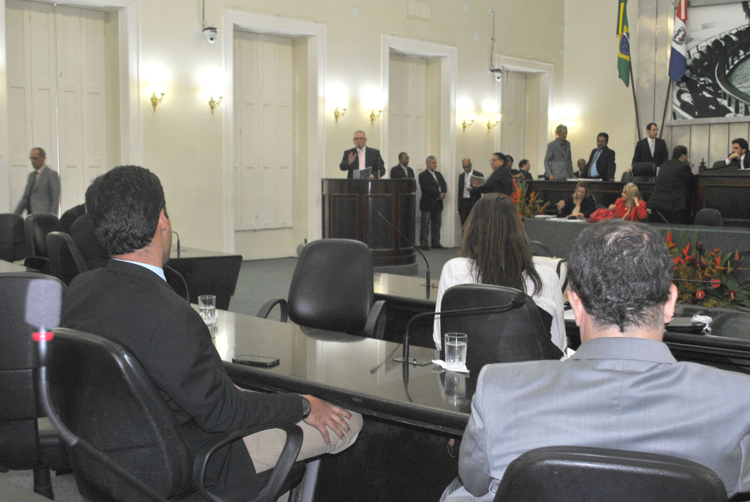 Deputados atentos ao discurso do Pastor João Luiz.JPG