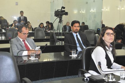 Deputados Ronaldo Medeiros, Rodrigo Cunha e Jó Pereira estiveram presentes na sessão.JPG