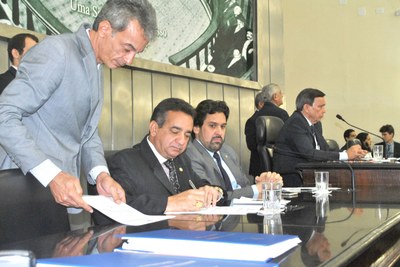 Mesa diretora foi formada pelos deputados Marcos Barbosa, Isnaldo Bulhões e Luiz Dantas.JPG