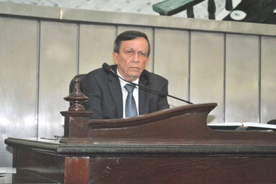 Deputado Luiz Dantas presidiu a sessão.JPG