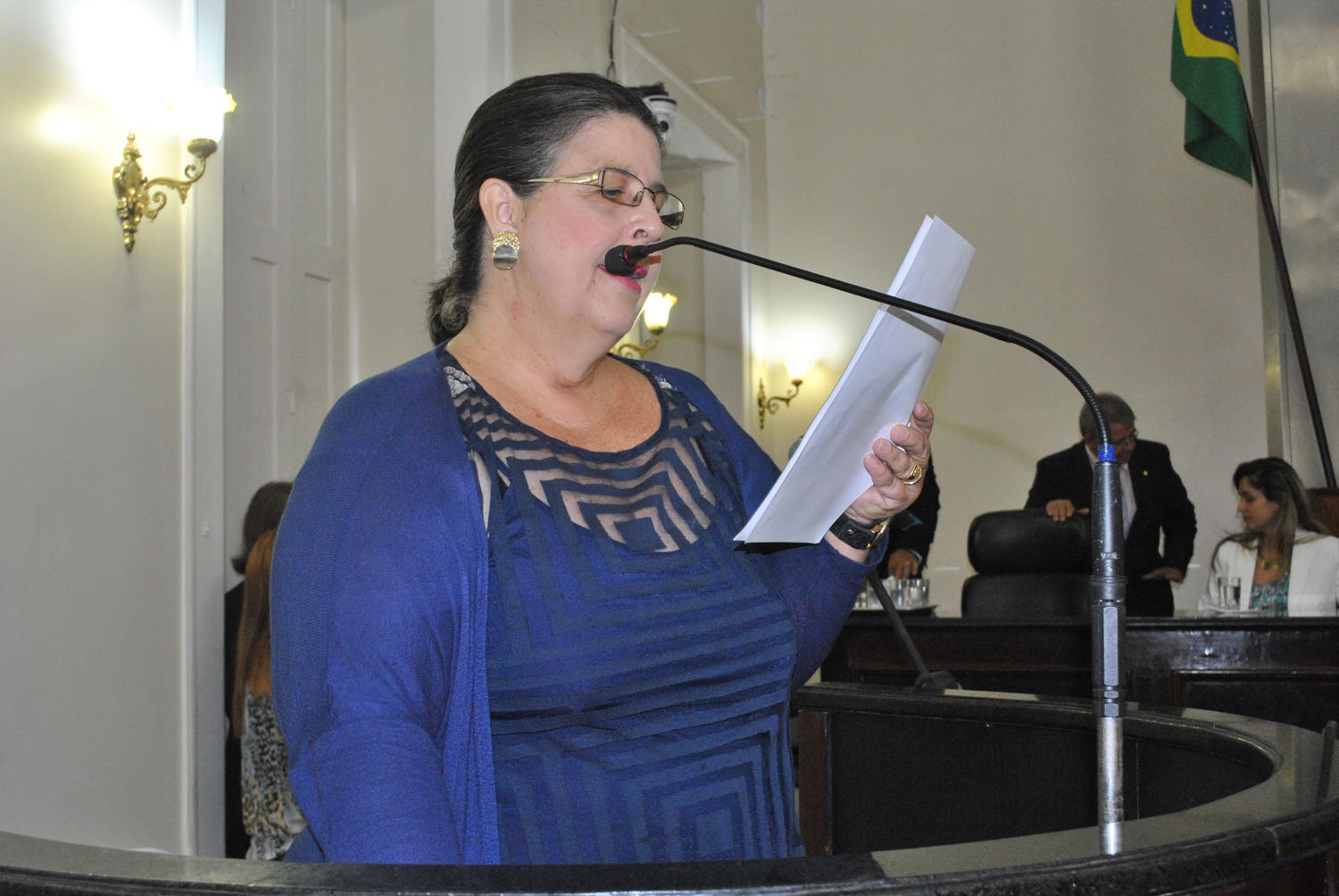 Coordenadora do cerimonial da Assembleia, Tereza de Fátima, durante sessão especial em comemoração ao Dia Internacional da Mulher.jpg