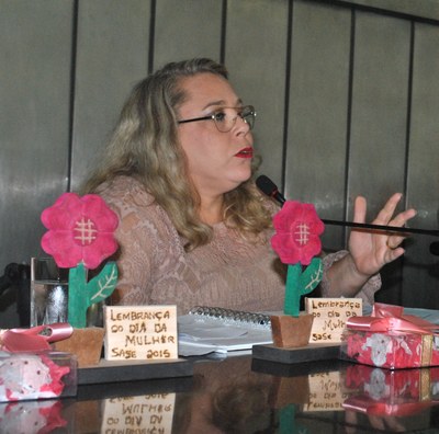 Secretária Rosinha da Adefal durante sessão especial em comemoração ao Dia Internacional da Mulher.jpg