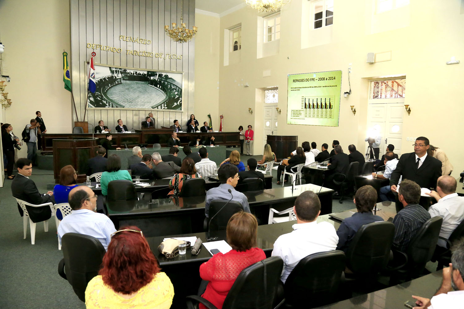 Plenário da Assembleia durante sessão especial para discutir o projeto da LOA 5.jpg