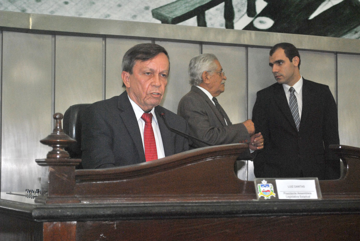 Presidente Luiz Dantas conduziu a sessão.JPG