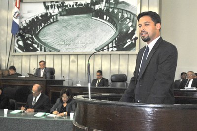 Deputado Rodrigo  Cunha elogia Governo do Estado de vetar 'Passe Livre'.JPG