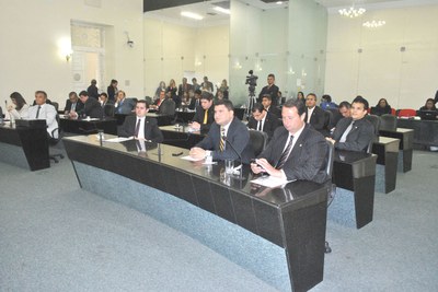 Sessão plenária de hoje contou com a presença de 23 deputados.JPG