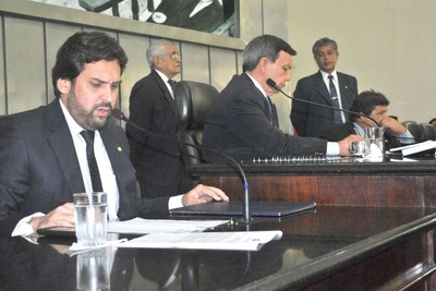Mesa Diretora foi formada pelo presidente Luiz Dantas, Isnaldo Bulhões e Edval Gaia.JPG