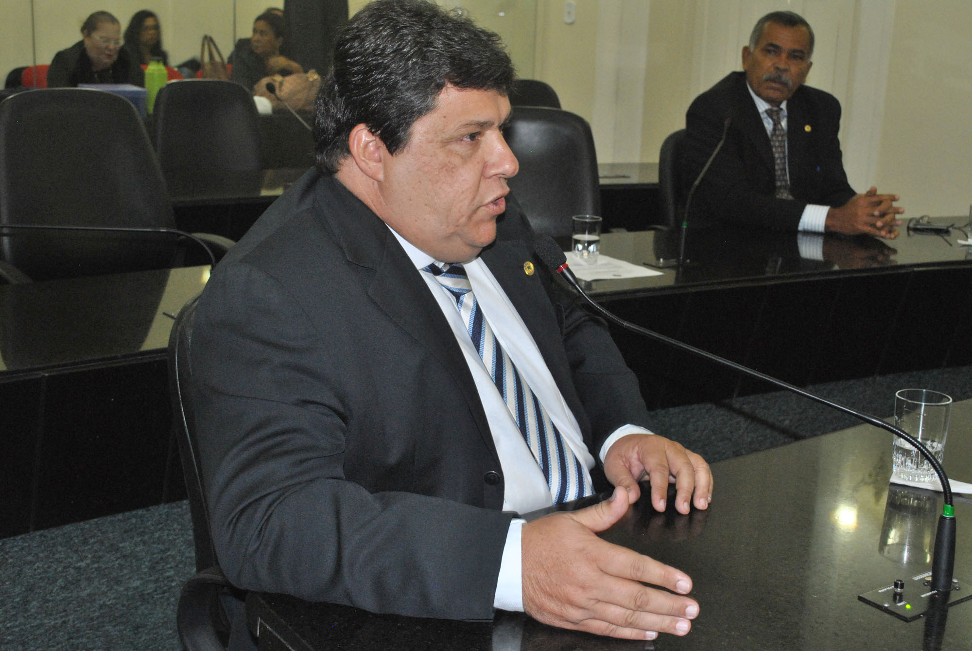 Deputado Edval Gaia (PSDB) durante sessão ordinária.jpg