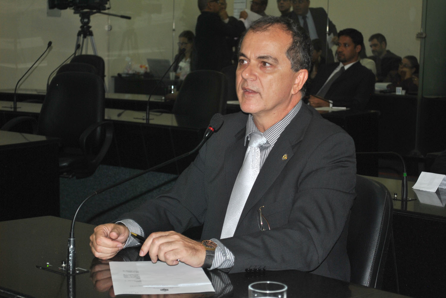 Deputado Ronaldo Medeiros durante sessão ordinária.jpg