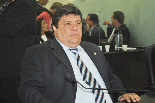 Deputado Edval Gaia durante sessão ordinária.jpg