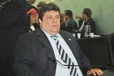 Deputado Edval Gaia durante sessão ordinária.jpg