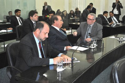 Deputados Antônio Albuquerque, Olavo Calheiros e Pastor João Luiz na sessão.JPG