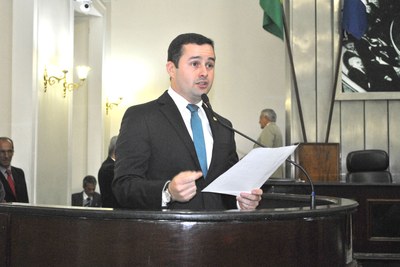 Deputado Bruno Toledo discussando.JPG