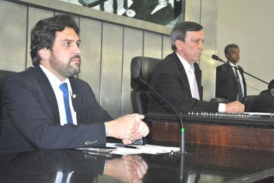 Deputados Isnaldo Bulhões e Luiz Dantas conduziram a sessão.JPG