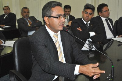 Deputado Francisco Tenório durante sessão ordinária.jpg