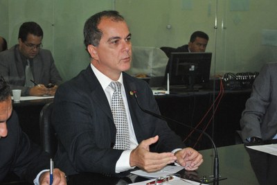 Deputado Ronaldo Medeiros durante sessão ordinária.jpg