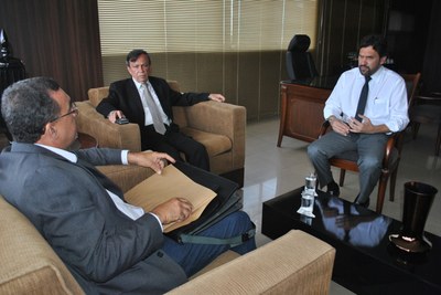 Deputados Luiz Dantas e Isnaldo Bulhões recebem visita do presidente do Crea-AL, Fernando Dacal 4.jpg