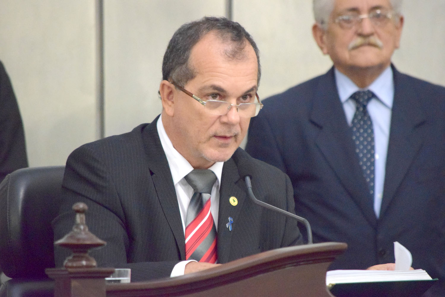 Deputado Ronaldo Medeiros presidiu a sessão.JPG