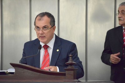 Ronaldo Medeiros presidiu a sessão.JPG