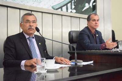 Deputados Tarcizo Freire e Ronaldo Medeiros conduziram os trabalhos.JPG
