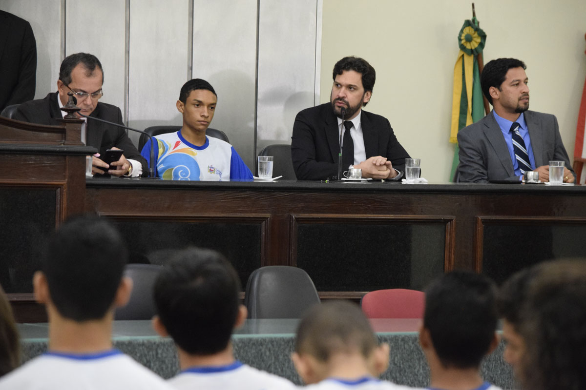 'Deputados estudantes' do projeto Parlamento Jovem visitam Assembleia Legislativa (2).jpg