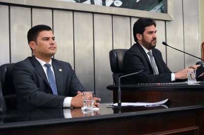 Deputados Jairzinho Lira e o deputado Isnaldo Bulhões, presidente da sessão de hoje.JPG