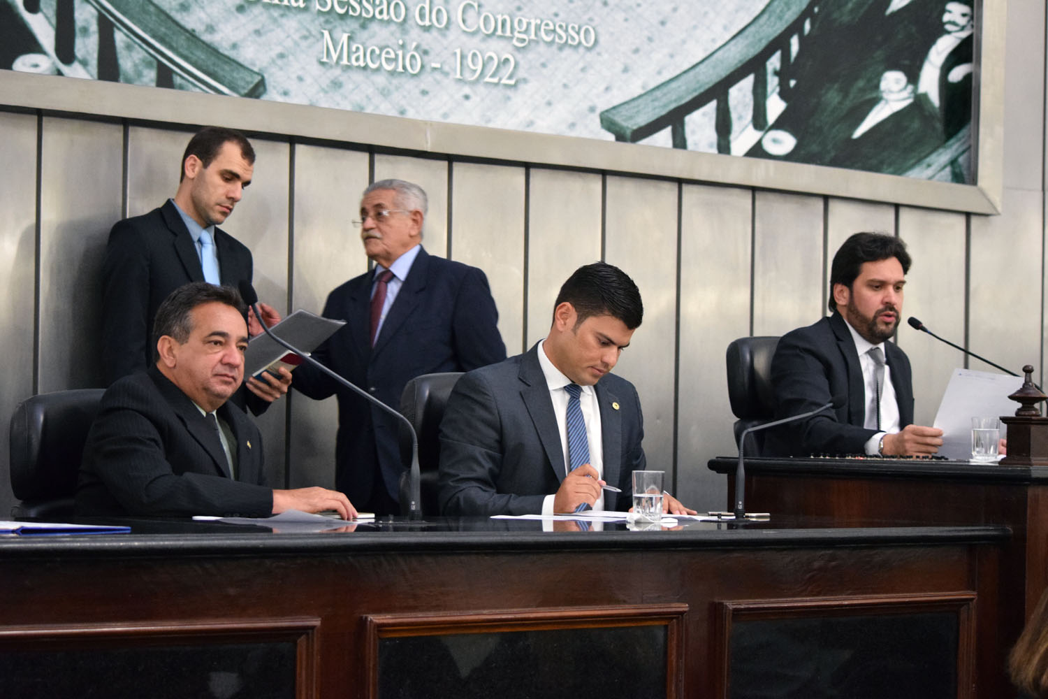 Mesa direto foi formada pelos deputados Marcos Barbosa, Jairzinho Lira e Isnaldo Bulhões.JPG