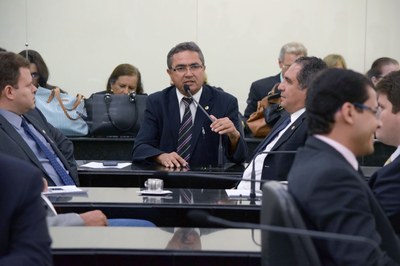 Deputado Francisco Tenório convoca deputados para sessão pública de prestação de contas do SUS.JPG