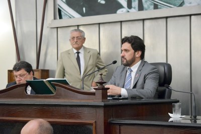 Deputado Isnaldo Bulhões foi quem presidiu a sessão.JPG